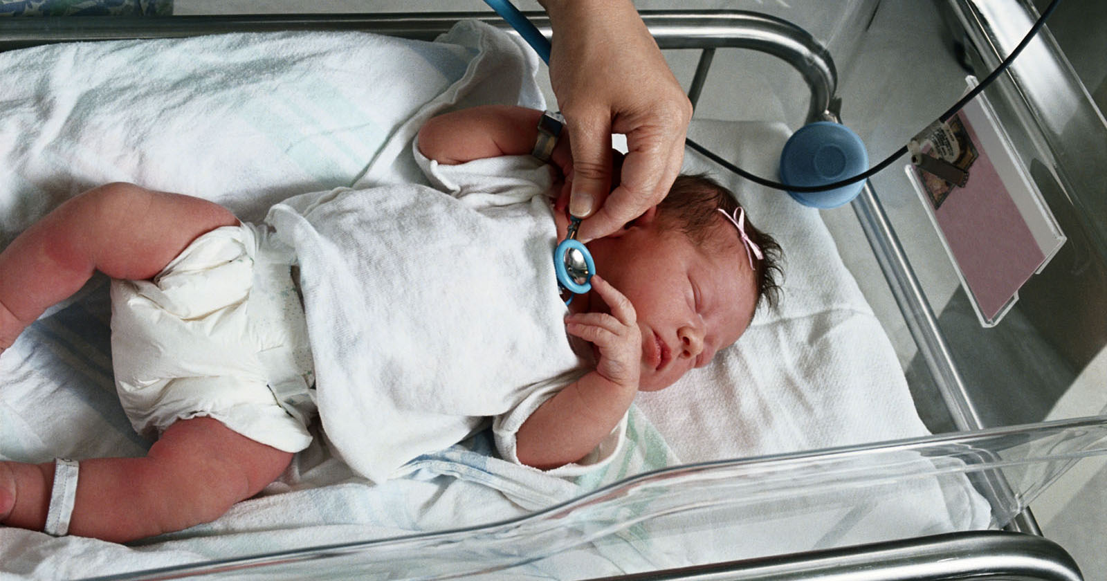 Недоношенный новорожденный ребенок в роддоме
